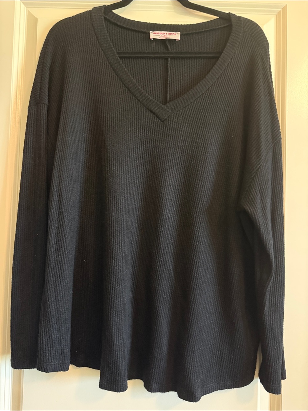 Black V-Neck Ribbed Long-Sleeve Women's Tee